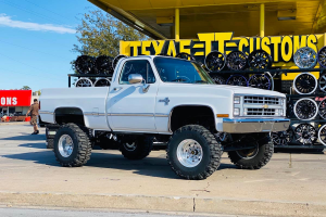 Chevrolet V10 Suburban Suspension Lift Kit - Rough Country - 6 Inch Lift Kit | 56 Inch Rear Springs - 1987 Chevrolet V10 Suburban Suspension Lift Kit - Rough Country - 6 Inch Lift Kit | 56 Inch Rear Springs - 1987